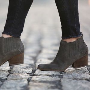 crown vintage lachlan chelsea boot